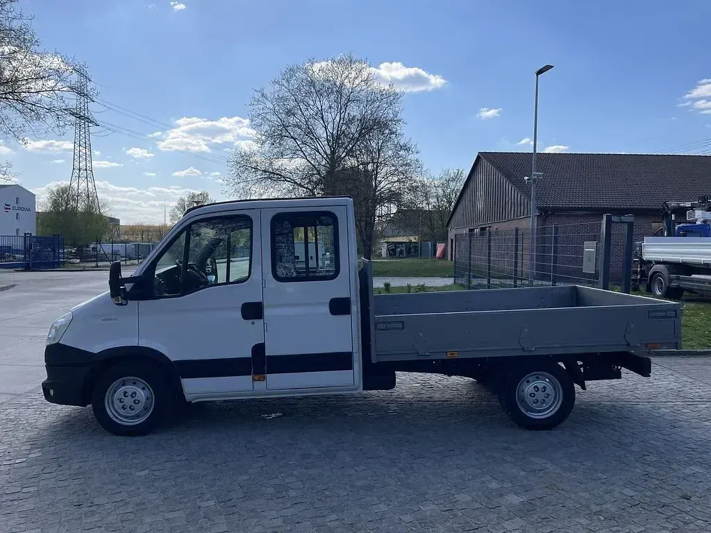 Second-hand Iveco Daily 170 CP (125 kW) 2012 Alb Monovolum