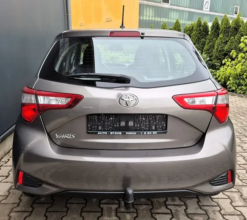 Gebraucht Toyota Yaris Team 111 PS (81 kW) 2018 Grau Limousine