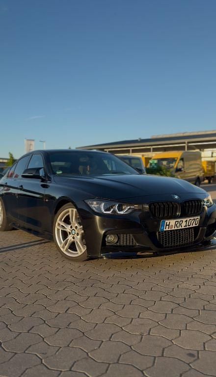 Schwarz Gebraucht 2014 BMW 318 M Sport Limousine | 11.499 € (Fairer Preis) - Bild 1/4