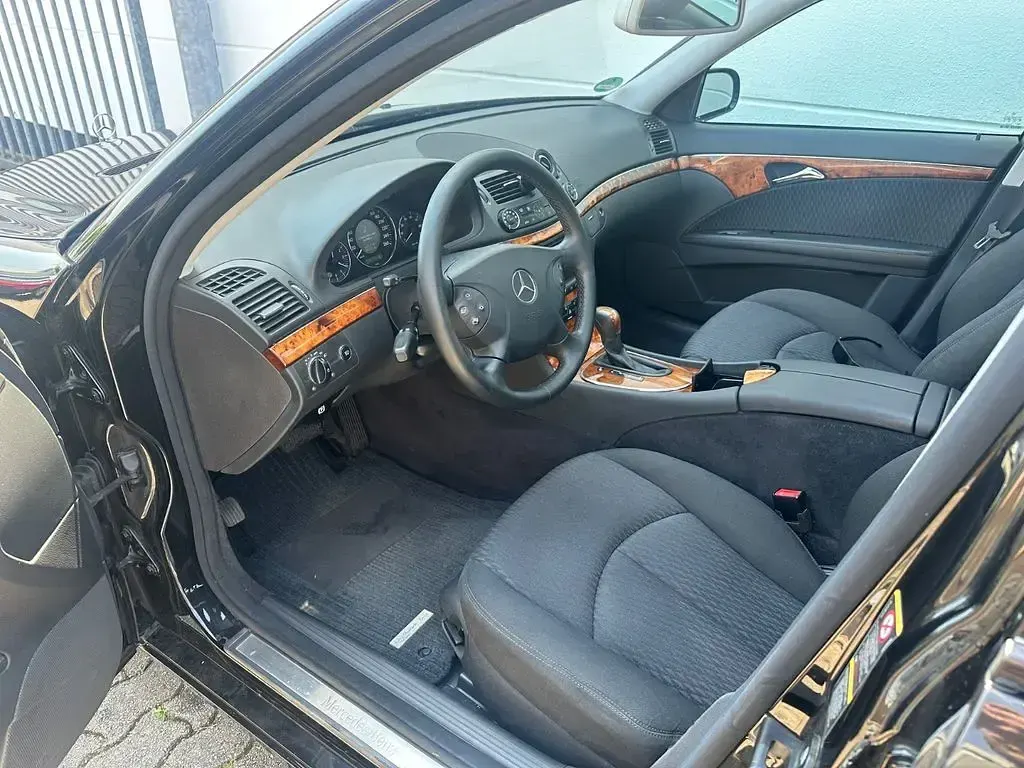 Gebraucht Mercedes E240 Elegance 177 PS (130 kW) 2005 Schwarz Limousine