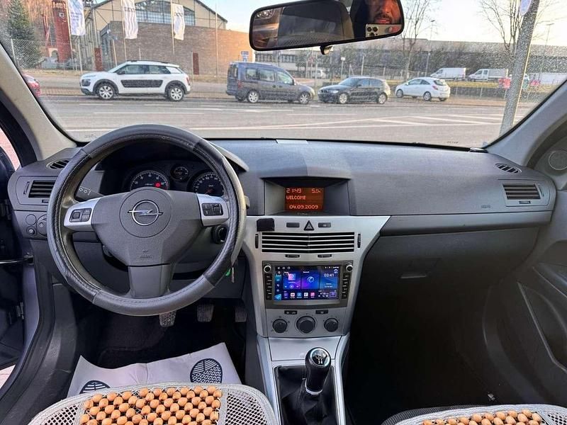 Gebraucht Opel Astra Selection 90 PS (66 kW) 2009 Silber Kombi