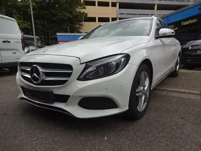 Gebraucht Mercedes C220 170 PS (125 kW) 2015 Weiß Limousine
