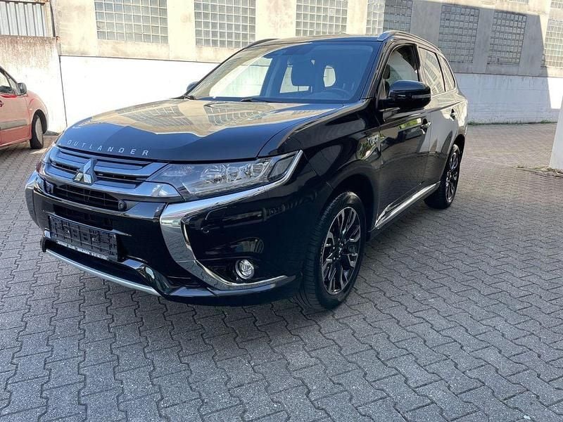 Schwarz Gebraucht 2017 Mitsubishi Outlander P-HEV Top SUV | 15.900 € (Superpreis) - Bild 1/4