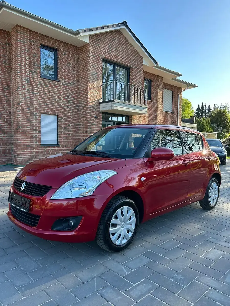 Second-hand Suzuki Swift 94 CP (69 kW) 2013 Roșu Hatchback