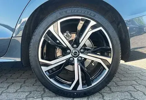 Gebraucht Volvo V60 Plus 197 PS (144 kW) 2025 Blau Kombi
