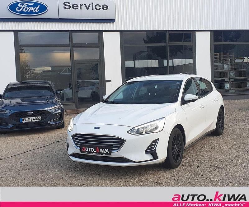 Gebraucht Ford Focus Trend 101 PS (74 kW) 2018 Weiß Limousine