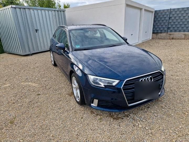 Blau Gebraucht 2017 Audi A3 Sportback Limousine | 13.999 € - Bild 1/4