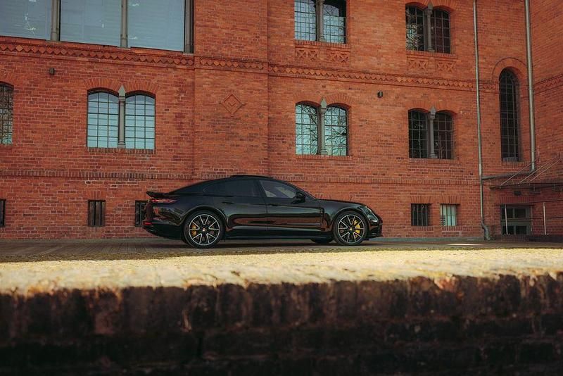 Schwarz Gebraucht 2018 Porsche Panamera Turbo S Limousine | 64.900 € - Bild 1/4