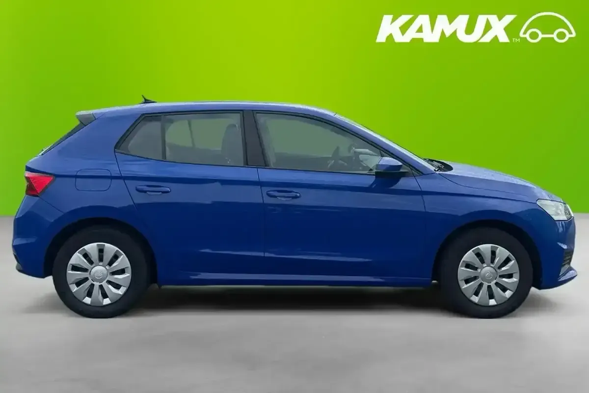 Second-hand Skoda Fabia 65 CP (47 kW) 2022 Albastru Hatchback