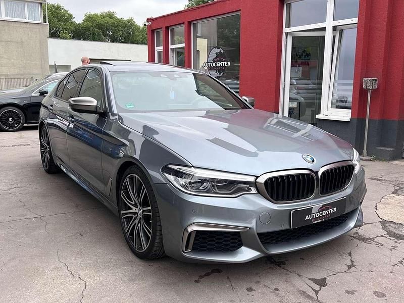 Gebraucht BMW 550 462 PS (339 kW) 2018 Bluestone metallic Limousine