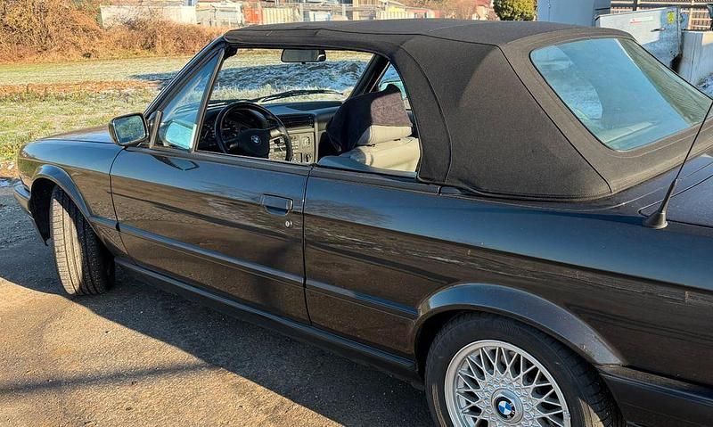 Gebraucht BMW 318 Cabriolet M Sport 116 PS (85 kW) 1991 Schwarz Cabrio
