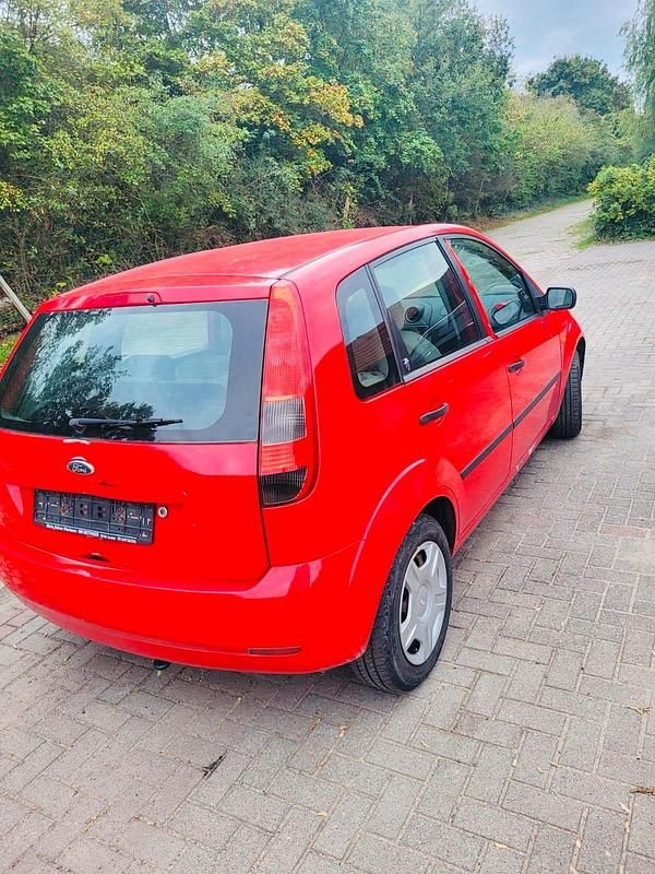 Rot Gebraucht 2002 Ford Fiesta Limousine | 1.250 € (Fairer Preis) - Bild 1/4