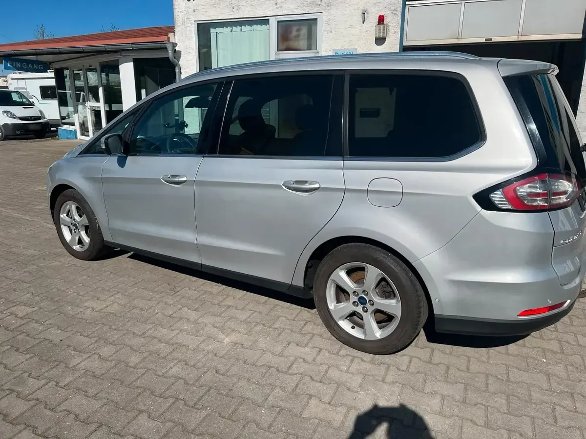 Second-hand Ford Galaxy 183 CP (134 kW) 2016 Argintiu Monovolum