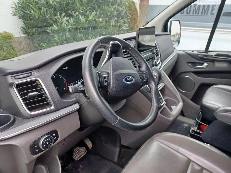 Gebraucht Ford Tourneo Titanium 131 PS (96 kW) 2021 Weiß Van / Kleinbus