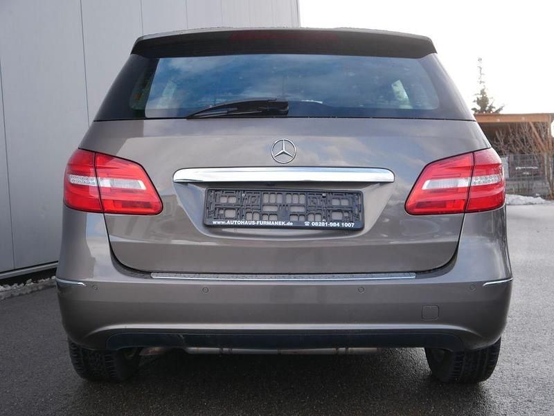 Gebraucht Mercedes B200 136 PS (100 kW) 2013 Grau Van / Kleinbus