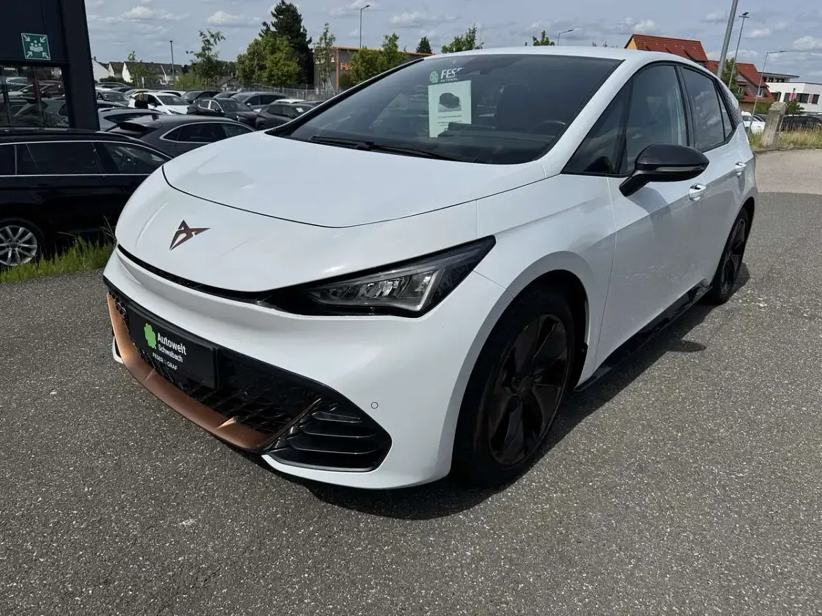 Gebraucht Cupra Born 150 kW (204 PS) 2024 Glacial white metallic Kleinwagen