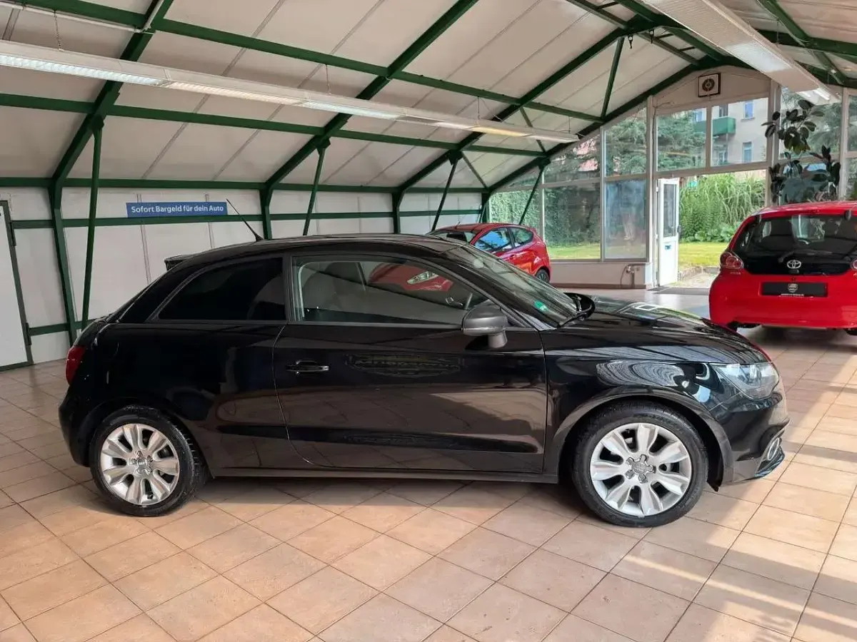 Gebraucht Audi A1 Ambition 86 PS (63 kW) 2012 Brillantschwarz Kleinwagen