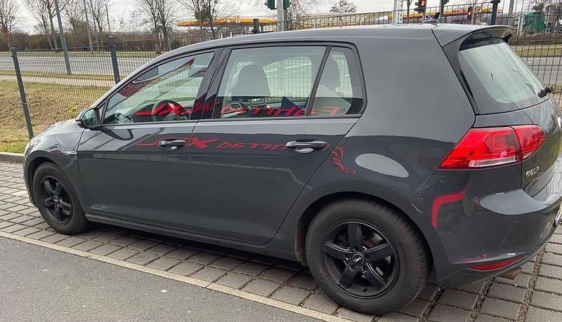 Grau Gebraucht 2014 VW Golf VII Comfortline Limousine | 9.900 € (Fairer Preis) - Bild 1/4