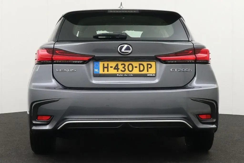Gebraucht Lexus CT200h Business Edition 182 PS (133 kW) 2020 Grau Limousine