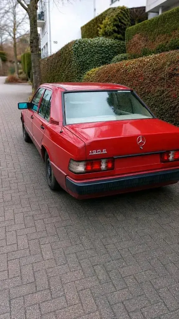 Gebraucht Mercedes 190 100 PS (73 kW) 1991 Rot Limousine