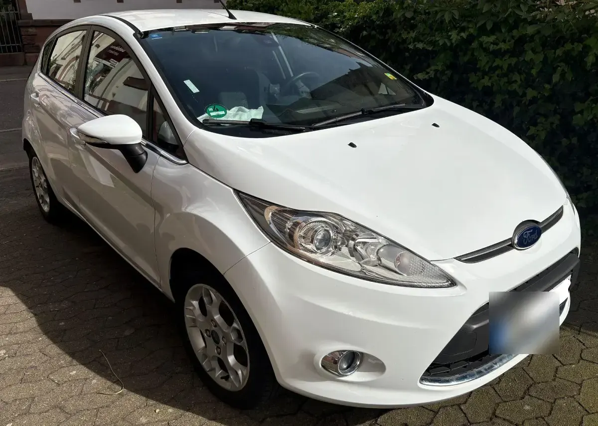 Gebraucht Ford Fiesta Titanium 82 PS (60 kW) 2012 Weiß Kleinwagen