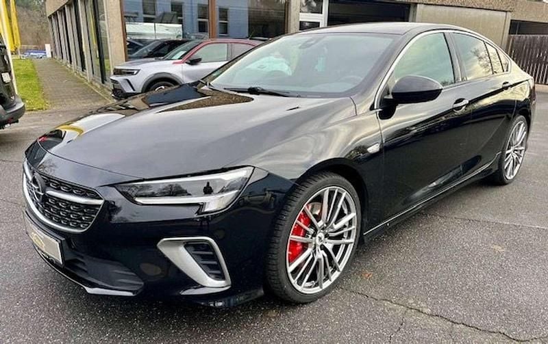 Onyx schwarz Gebraucht 2020 Opel Insignia Kleinwagen | 23.990 € (Fairer Preis) - Bild 1/4