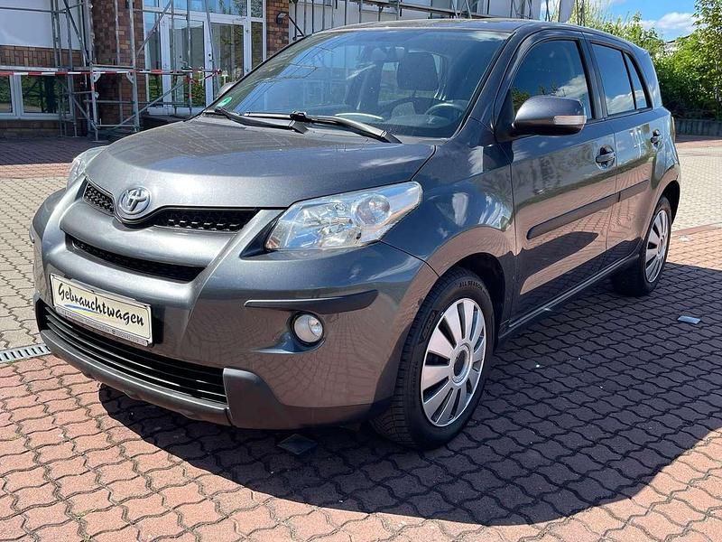 Grau Gebraucht 2009 Toyota Urban Cruiser SUV | 5.499 € (Fairer Preis) - Bild 1/4