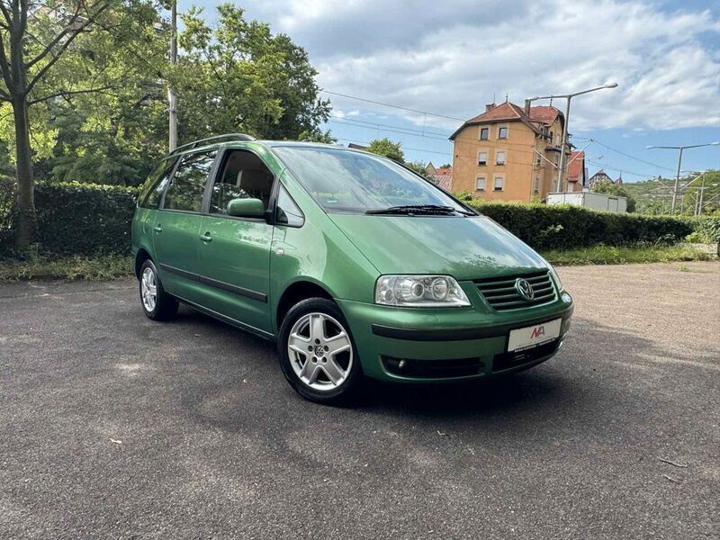 Grün Gebraucht 2000 VW Sharan Highline Van / Kleinbus | 5.999 € - Bild 1/4