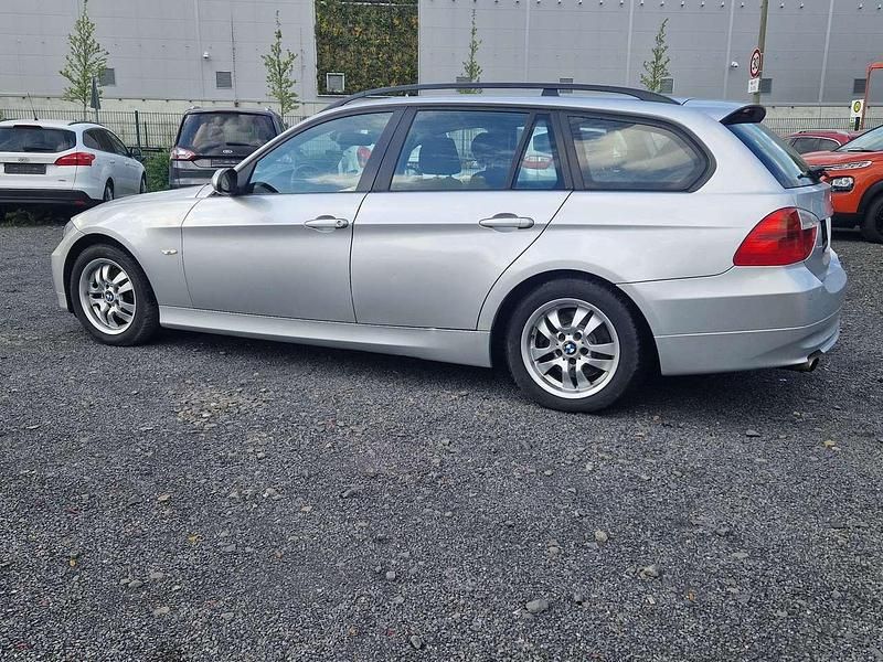 Gebraucht BMW 320 150 PS (110 kW) 2006 Titansilber metallic Kombi