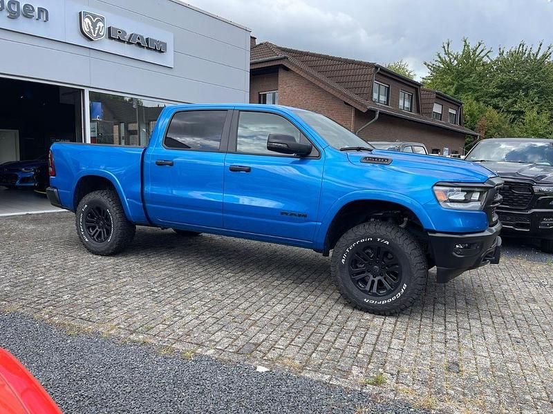 Blau Gebraucht 2023 Dodge Ram Abholung | 65.890 € (Teuer) - Bild 1/4