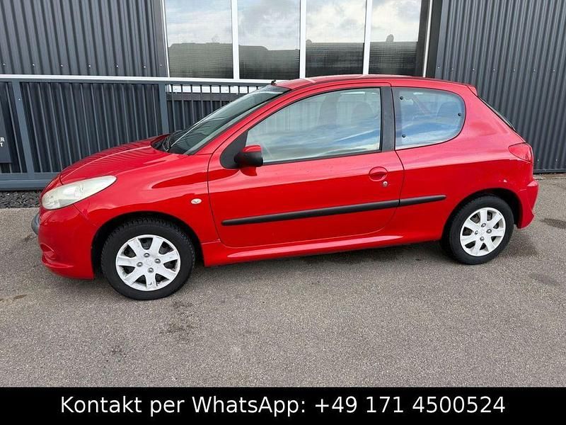 Gebraucht Peugeot 206 Basis 73 PS (53 kW) 2012 Rot Kleinwagen