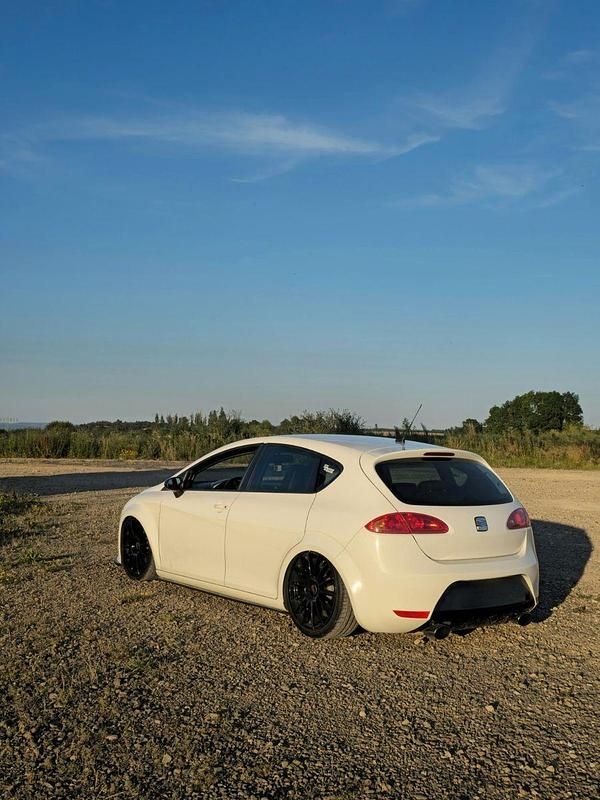 Usata Seat Leon CUPRA 349 CV (256 kW) 2009 Bianco Utilitaria