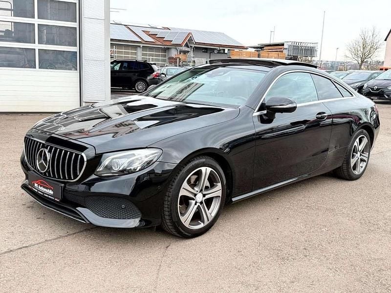 Gebraucht Mercedes E220 194 PS (142 kW) 2017 Schwarz/baltic black Coupé