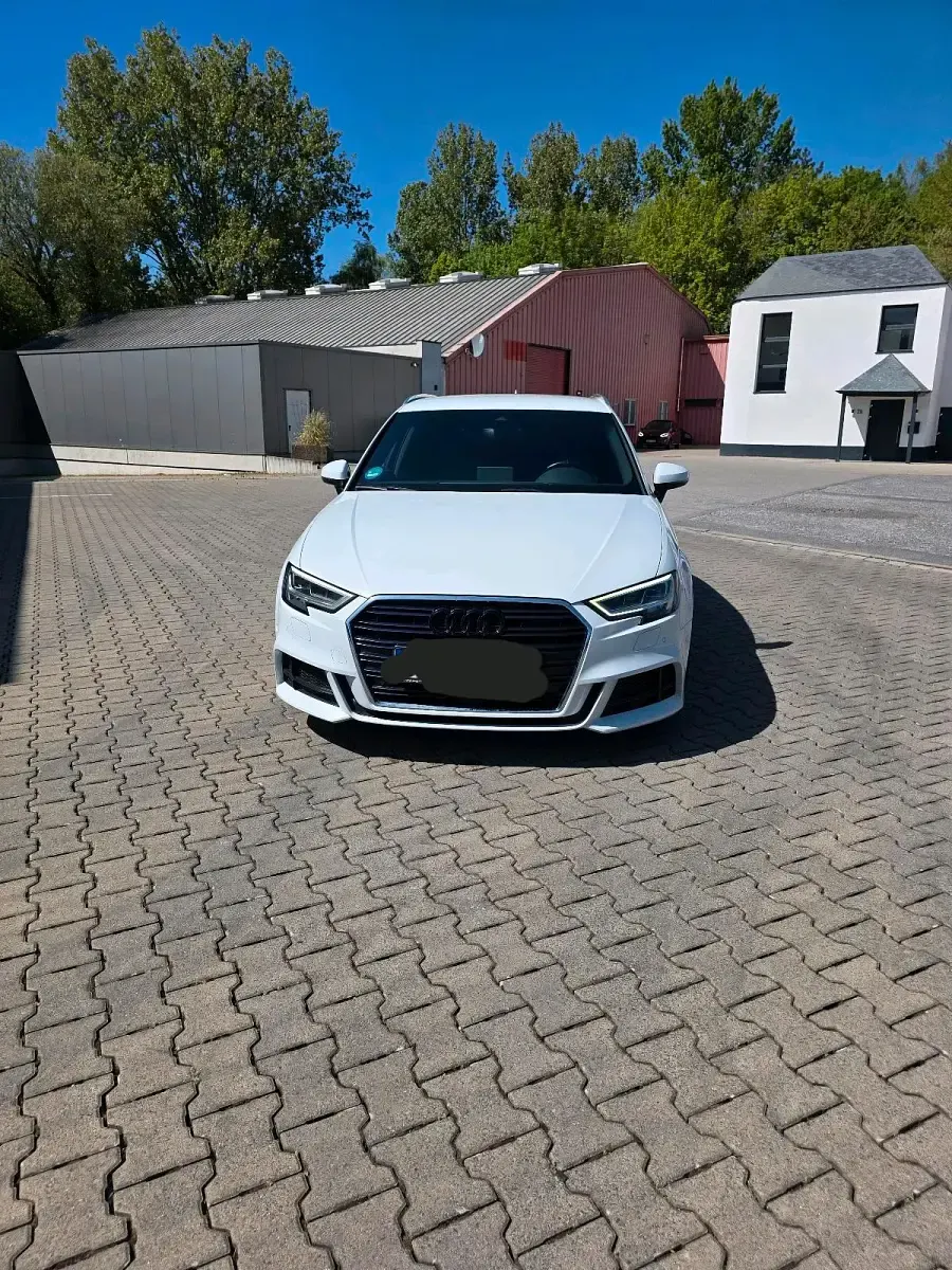 Używany Audi A3 S-Line 150 KM (110 kW) 2016 Biały Sedan/Limuzyna