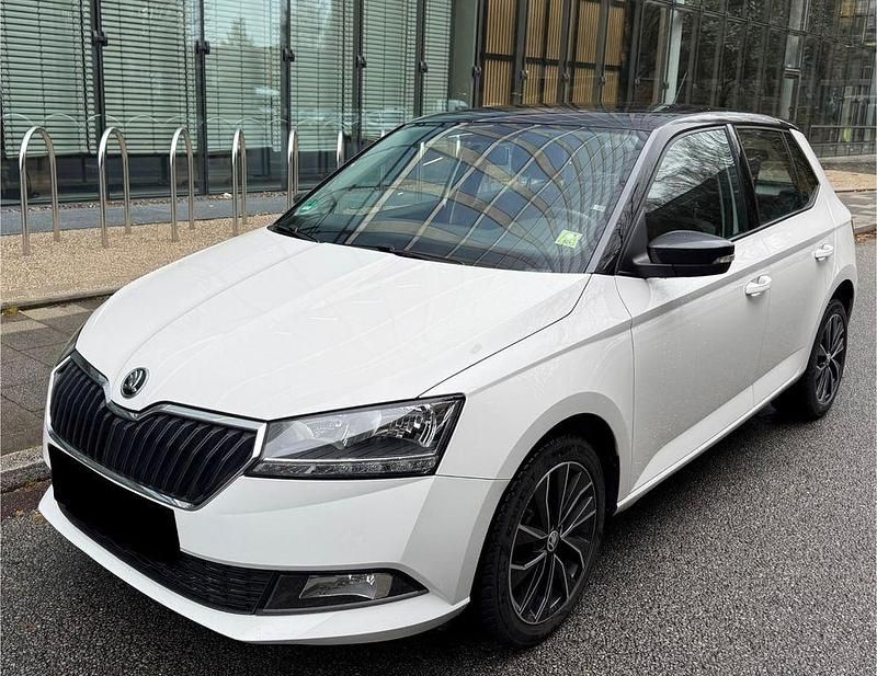 Weiß Gebraucht 2019 Skoda Fabia Ambition Limousine | 8.999 € (Guter Preis) - Bild 1/4