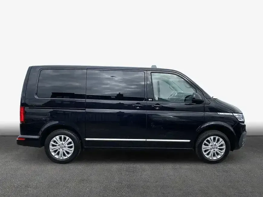 Begagnad VW Multivan Comfortline 150 HK (110 kW) 2021 Svart Minibuss