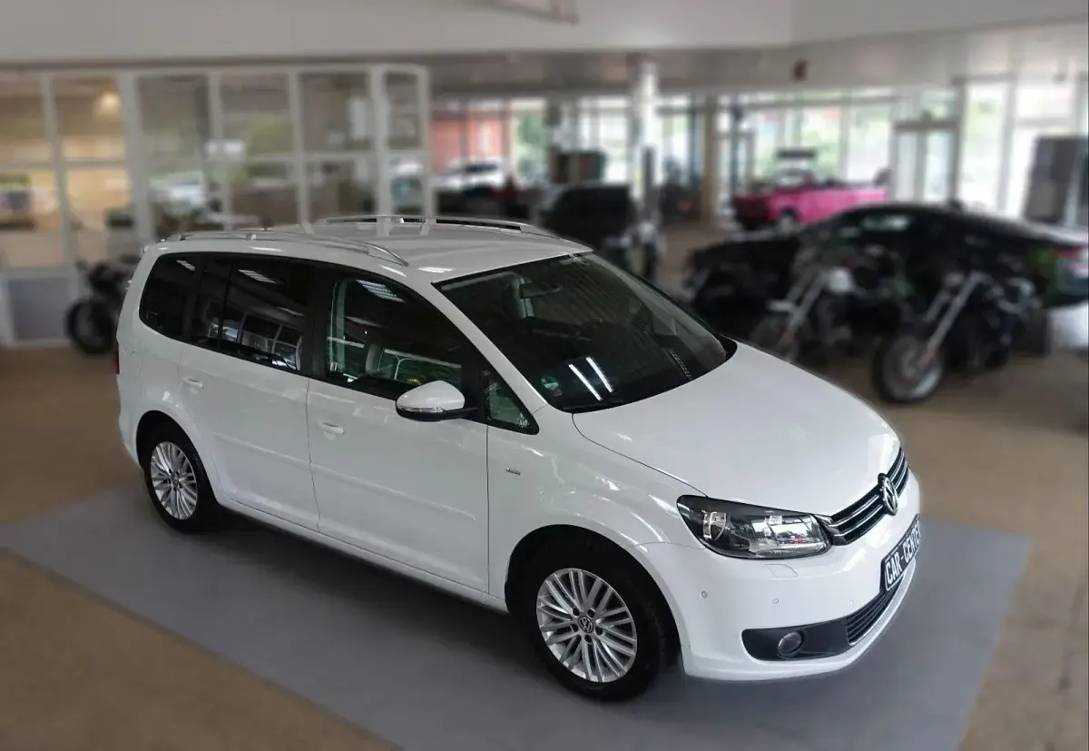 Gebraucht VW Touran Cup 105 PS (77 kW) 2015 Weiß Van / Kleinbus