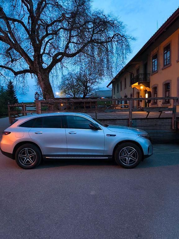 Silber Gebraucht 2020 Mercedes EQC400 SUV | 42.000 € (Teuer) - Bild 1/4