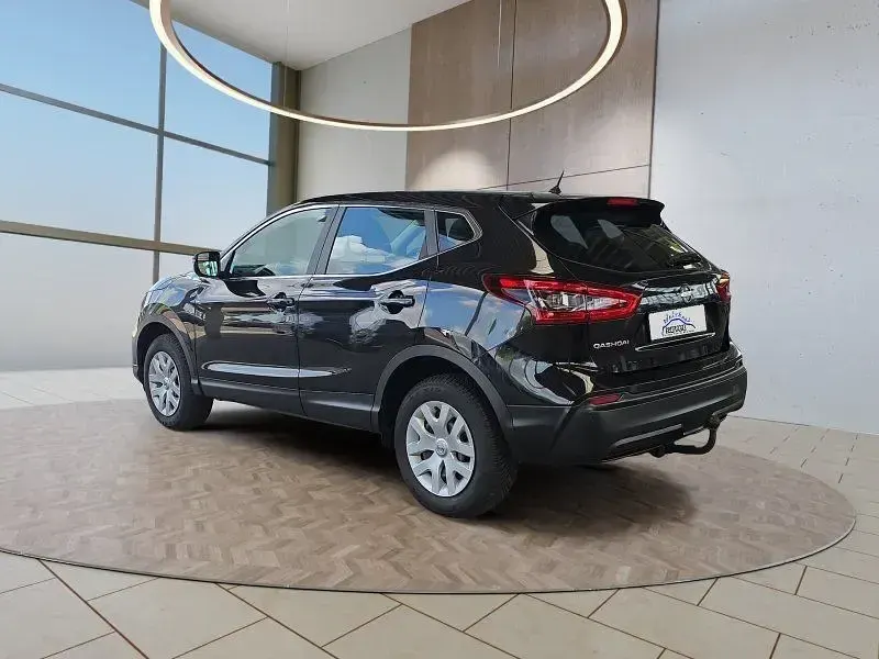 Gebraucht Nissan Qashqai 116 PS (85 kW) 2017 Schwarz SUV