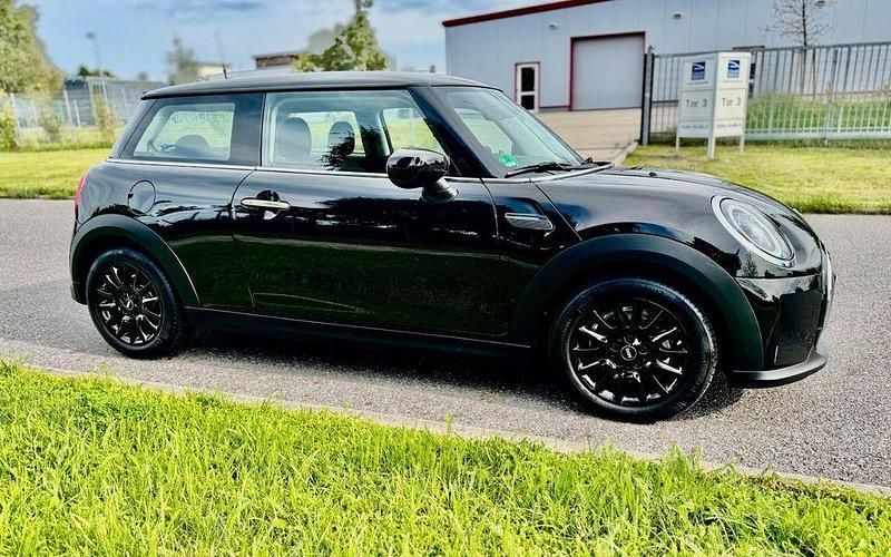 Schwarz Gebraucht 2021 Mini ONE Kleinwagen | 17.200 € (Guter Preis) - Bild 1/4