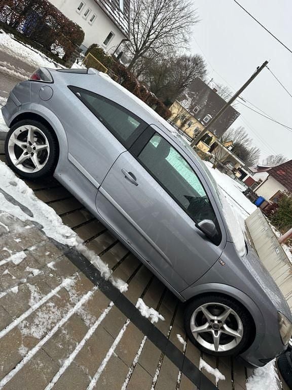 Grau Gebraucht 2006 Opel Astra GTC Sport Limousine | 1.700 € (Guter Preis) - Bild 1/4