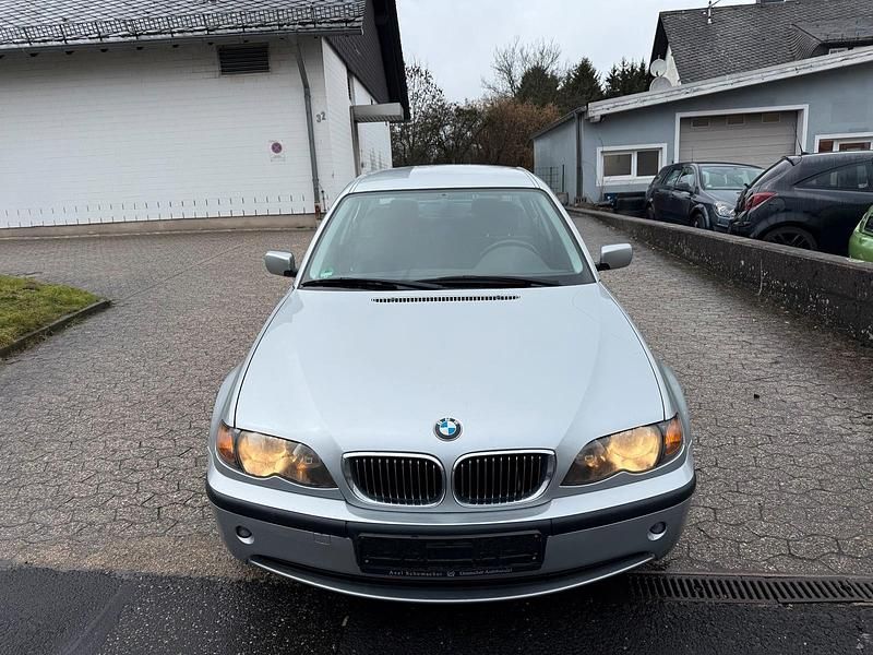 Second-hand BMW 320 170 CP (125 kW) 2002 Argintiu Berlinǎ