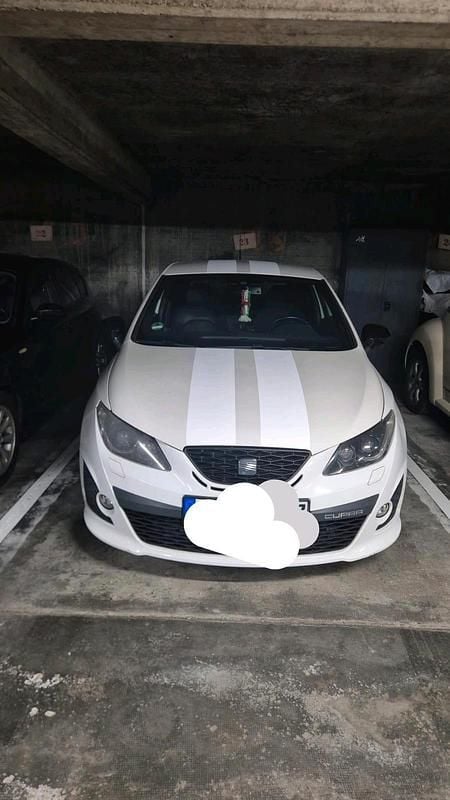 Weiß Gebraucht 2011 Seat Ibiza Kleinwagen | 9.500 € - Bild 1/4
