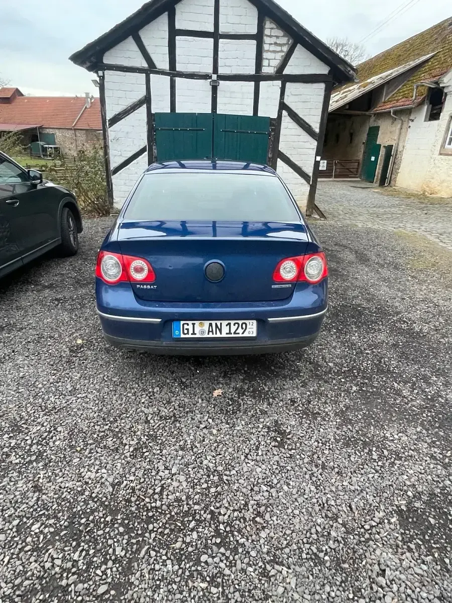 Second-hand VW Passat 105 CP (77 kW) 2007 Albastru Berlinǎ
