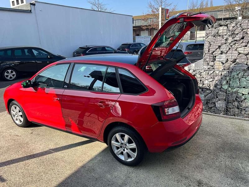 Gebraucht Skoda Rapid 110 PS (80 kW) 2016 Rot Kleinwagen