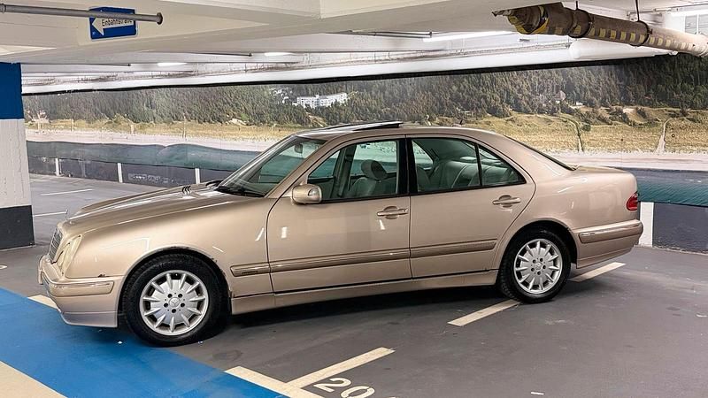 Gebraucht Mercedes E320 224 PS (164 kW) 2001 Gold Limousine