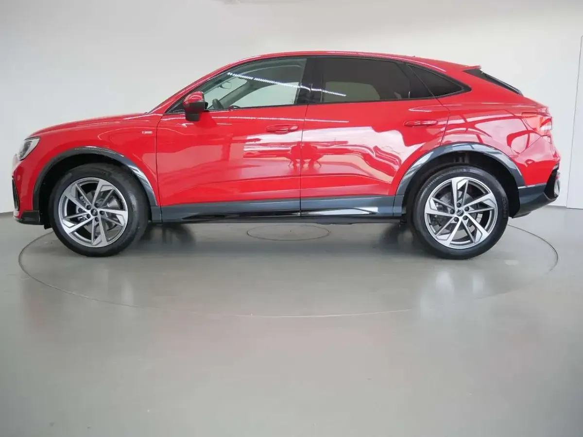 Gebraucht Audi Q3 Sportback S-Line 150 PS (110 kW) 2025 Progressivrot metallic SUV