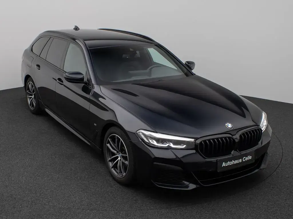 Gebraucht BMW 520 M Sport 190 PS (139 kW) 2023 Schwarz Limousine
