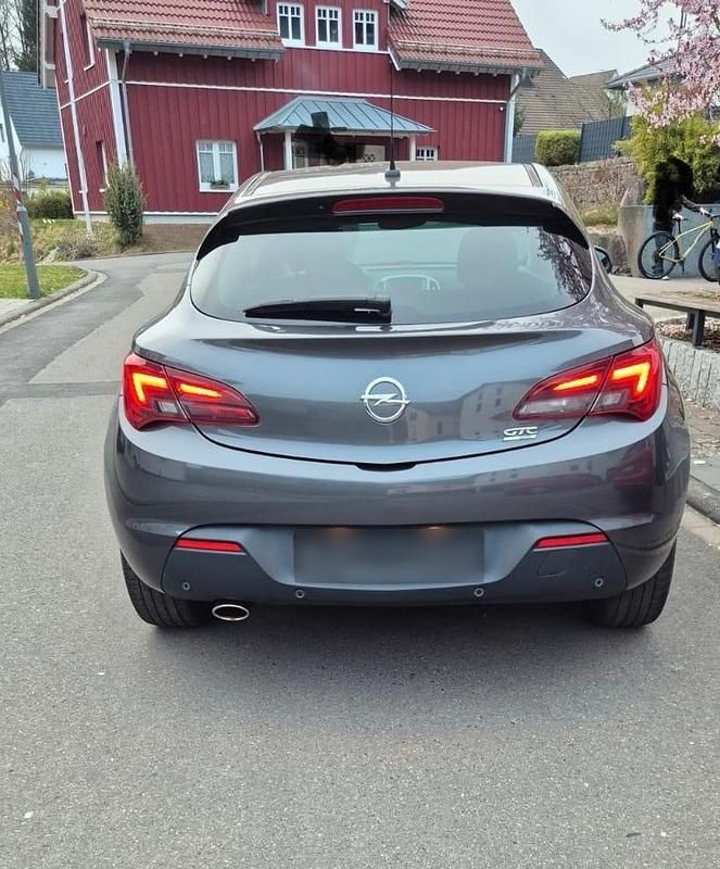 Gebraucht Opel Astra GTC Innovation 140 PS (102 kW) 2011 Grau Coupé