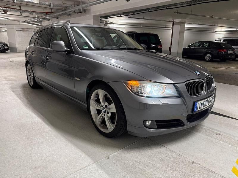 Grau Gebraucht 2011 BMW 325 Comfort Edition Kombi | 13.990 € (Fairer Preis) - Bild 1/4